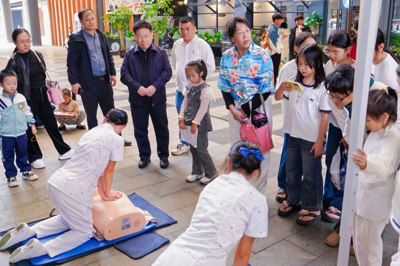 学院学子在2025年澄迈县全民终身学习活动中精彩展示急救技能获好评
