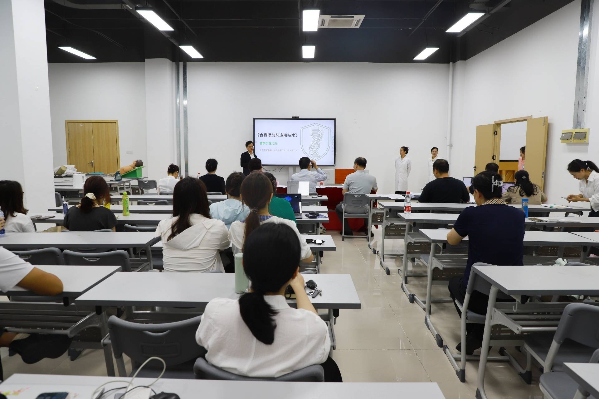 学院第六届教学能力比赛精彩落幕